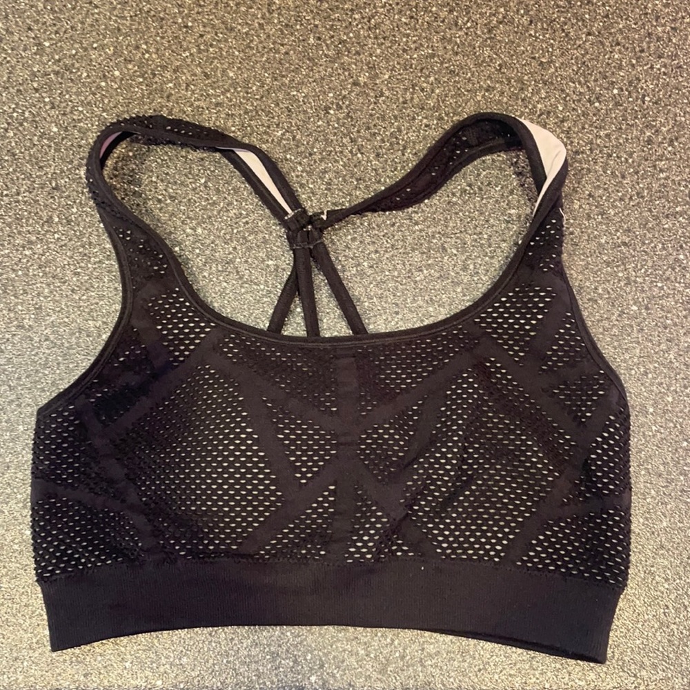 Cute straps back sports bra!!